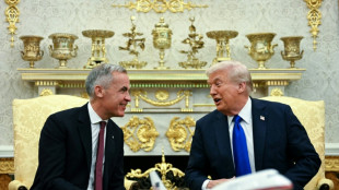 Trump e Carney t&ecirc;m reuni&atilde;o amig&aacute;vel mas sem acordos