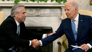 Alberto Fern&aacute;ndez vuelve a Argentina con el apoyo de Biden frente a la crisis