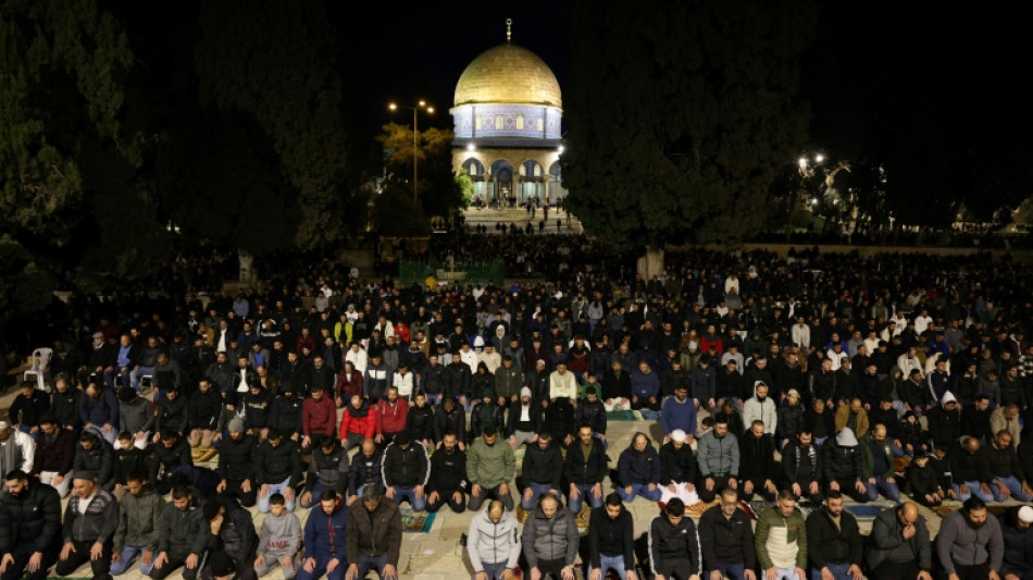 Milhares de policiais ser&atilde;o enviados a Jerusal&eacute;m para grande ora&ccedil;&atilde;o mu&ccedil;ulmana da 6&ordf; feira