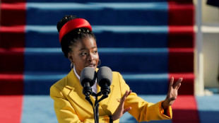 Escuela de Miami restringe el acceso a un poema le&iacute;do en la toma de posesi&oacute;n de Biden