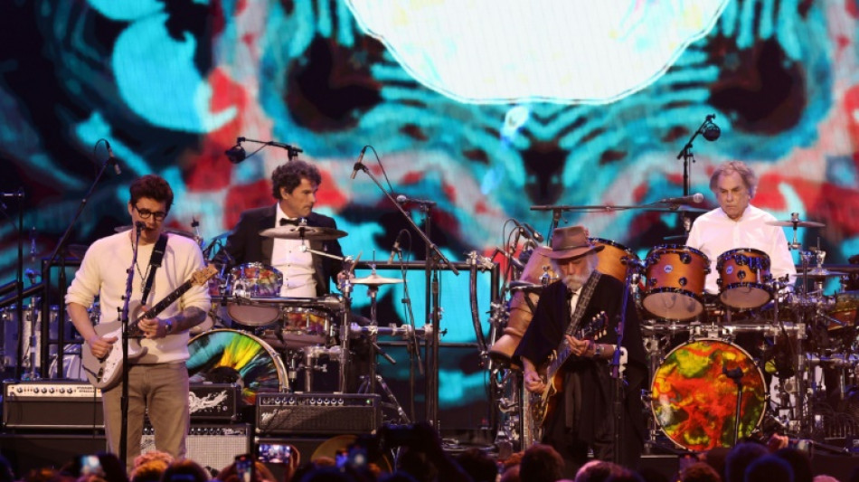 Gala previa a los Grammy recauda millones de d&oacute;lares para v&iacute;ctimas de incendios en Los &Aacute;ngeles