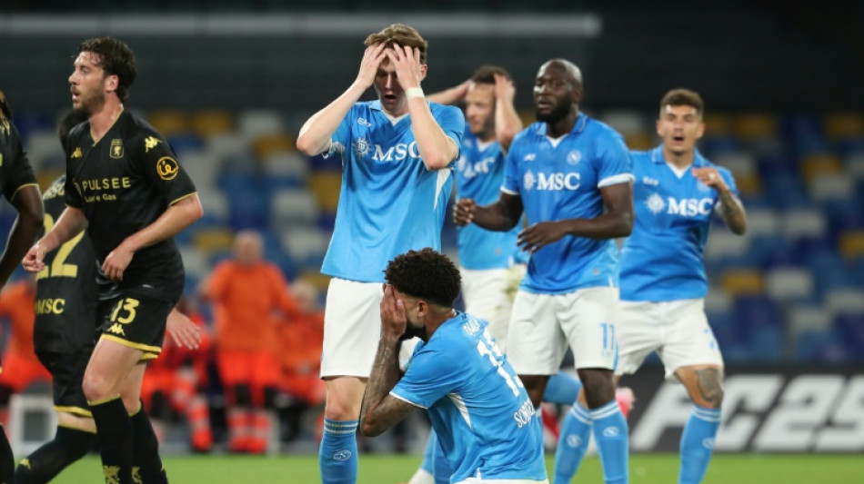 Napoli empata com Genoa e Inter fica a um ponto da liderança