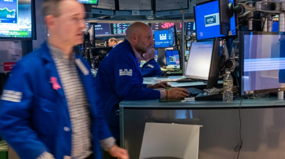 Wall Street en ordre dispers&eacute;, tente un rebond gr&acirc;ce &agrave; de bons r&eacute;sultats de soci&eacute;t&eacute;s