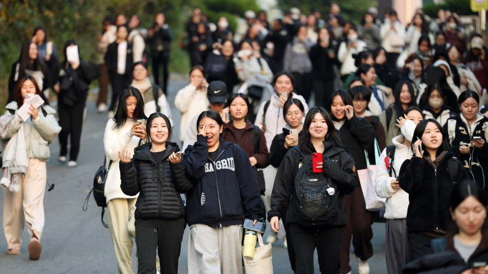 La Corea del Sud si ferma per esame di ammissione all'universit&agrave;