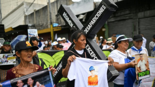 Salvadorenhos denunciam perda de direitos sob governo Bukele