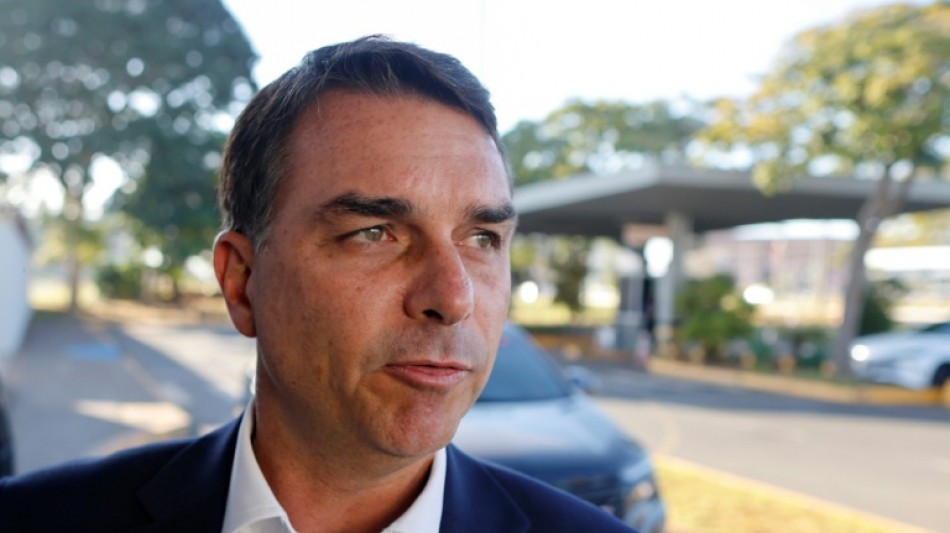 Fl&aacute;vio Bolsonaro, en plena tormenta a meses de las elecciones en Brasil
