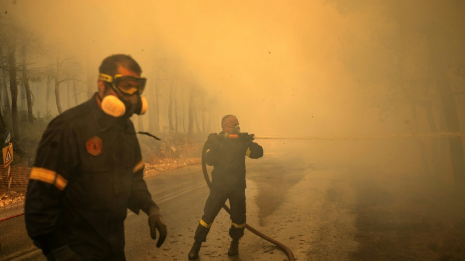 Dos pilotos mueren en choque entre helic&oacute;pteros que combat&iacute;an incendios en Grecia