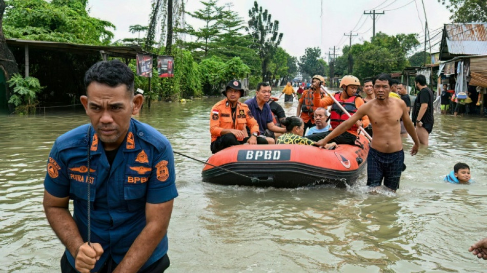Devastadoras inundaciones dejan casi 400 muertos en Indonesia, Tailandia y Sri Lanka