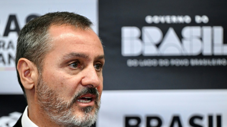 Mendon&ccedil;a suspende diretor-geral da PF em meio a crise no Judici&aacute;rio
