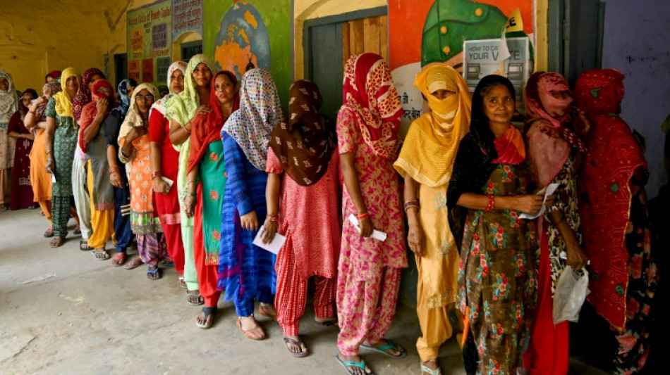 Rivais do premi&ecirc; votam na pen&uacute;ltima etapa das elei&ccedil;&otilde;es indianas