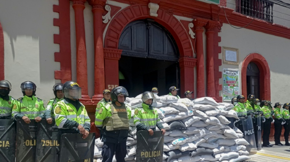 Perú prohíbe ingreso a expresidente boliviano Evo Morales, mientras prosiguen protestas