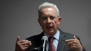 Ex-presidente da Col&ocirc;mbia Uribe diz que chamado a ju&iacute;zo &eacute; 'vingan&ccedil;a pol&iacute;tica'