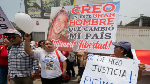 El indultado expresidente peruano Alberto Fujimori sale de prisi&oacute;n