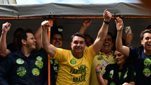 Pr&eacute;sidentielle au Br&eacute;sil: Flavio Bolsonaro surfe sur le scandale