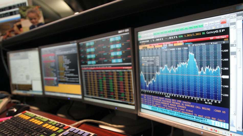 Borsa: Milano piatta (-0,05%), gira in ribasso Tim, restano in luce le risparmio