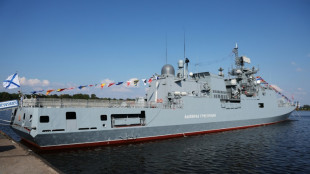 Tirs de semonce d'un navire de guerre russe sur un yacht dans la Manche