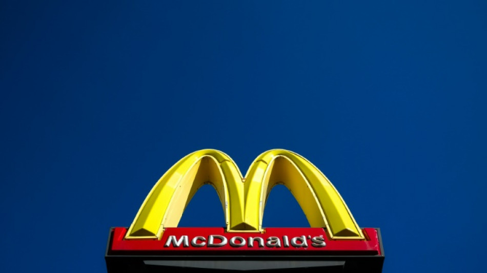 McDonald's tiene beneficios en l&iacute;nea con las previsiones y se disculpa por el brote bacterial