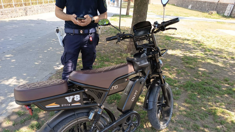 Sequestrate bici elettriche e monopattini in Parco urbano a Pomigliano