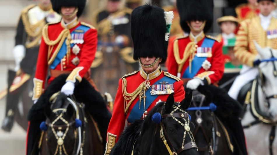 Charles III. nimmt erstmals als Monarch "Trooping the Colour"-Parade ab