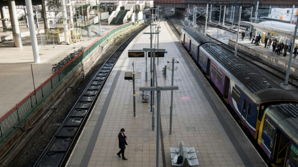 Royaume-Uni: des gares d&eacute;sert&eacute;es pour la plus grosse gr&egrave;ve du rail en trente ans