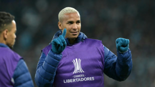 LDU anuncia contrata&ccedil;&atilde;o do atacante Deyverson