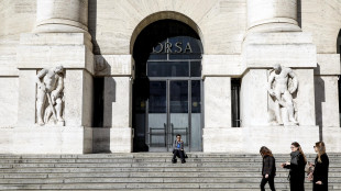 Borsa: Milano prosegue scivolone (-5%) in attesa di Wall street