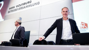 Volkswagen-Chef Blume verteidigt Sparkurs auf Betriebsversammlung von VW
