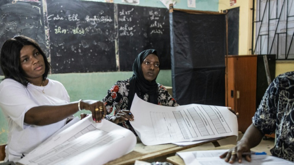 Le S&eacute;n&eacute;gal attend les r&eacute;sultats des l&eacute;gislatives, victoire revendiqu&eacute;e par le pouvoir et l'opposition
