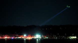 Un avi&oacute;n de pasajeros y un helic&oacute;ptero caen al r&iacute;o tras chocar cerca de Washington