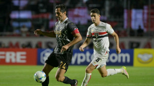 El futbolista brasileño Oscar cumple tres días hospitalizado por problemas cardíacos