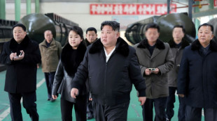 Coreia do Norte dispara centenas de proj&eacute;teis perto de ilhas sul-coreanas