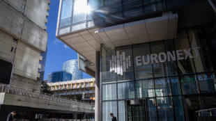 Borsa: Europa senza direzione, future Usa in rosso, Milano +0,8%