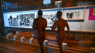 Visitantes nus em museu na Fran&ccedil;a para descobrir os 'para&iacute;sos naturistas'
