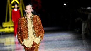 Blazy oferece uma viagem no tempo atrav&eacute;s do ic&ocirc;nico tailleur da Chanel