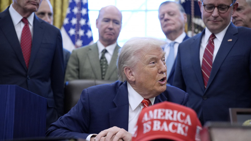 Trump, 'non sono contento della Gran Bretagna sull'Iran'