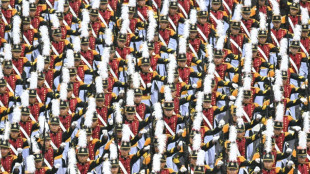 Corea del Sur exhibe m&uacute;sculo con su primer desfile militar en una d&eacute;cada
