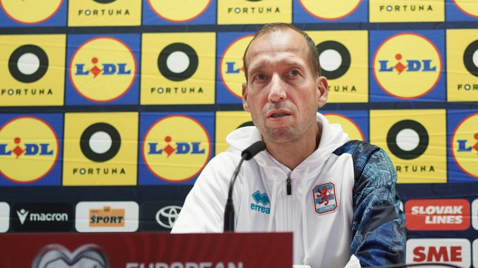 Strasser &auml;rgert sich nach Niederlage