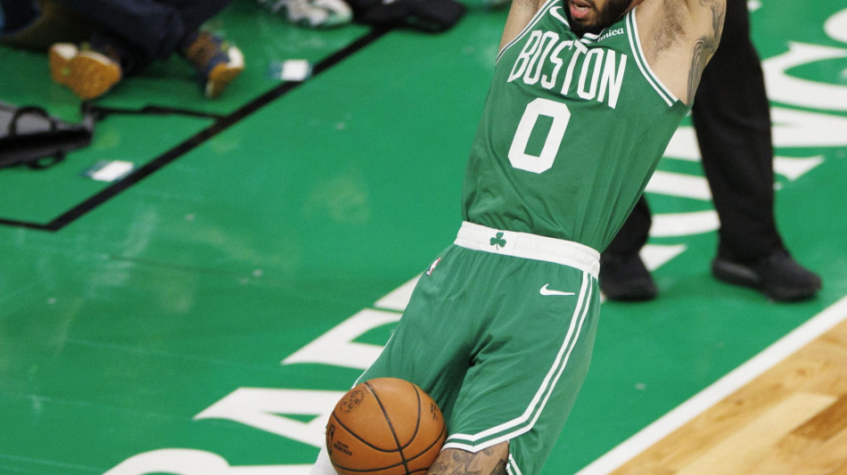 Nba:Tatum star dei Celtics,Davis esordio e infortunio con i Mavs