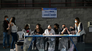 Los guatemaltecos comienzan a votar en medio de la pobreza y corrupci&oacute;n