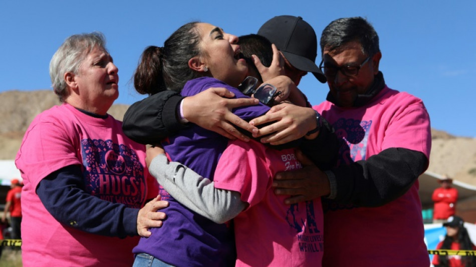 Con temor a pol&iacute;ticas m&aacute;s duras en EEUU, migrantes se reencuentran en frontera con M&eacute;xico