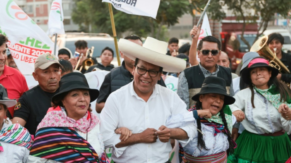 El izquierdista S&aacute;nchez pide defender "el voto popular" en el inicio de la campa&ntilde;a al balotaje en Per&uacute;