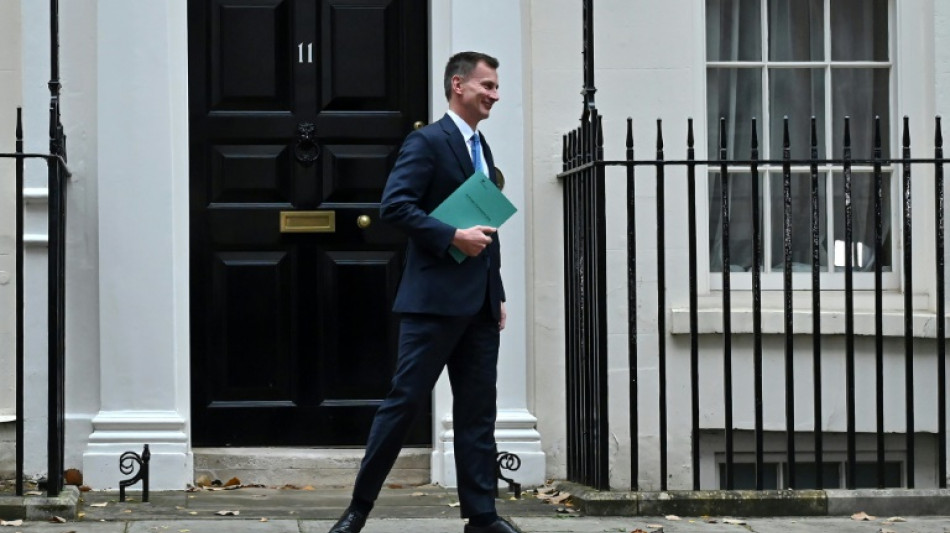 La econom&iacute;a brit&aacute;nica crecer&aacute; un 0,6% este a&ntilde;o y su gobierno busca "mayor productividad"