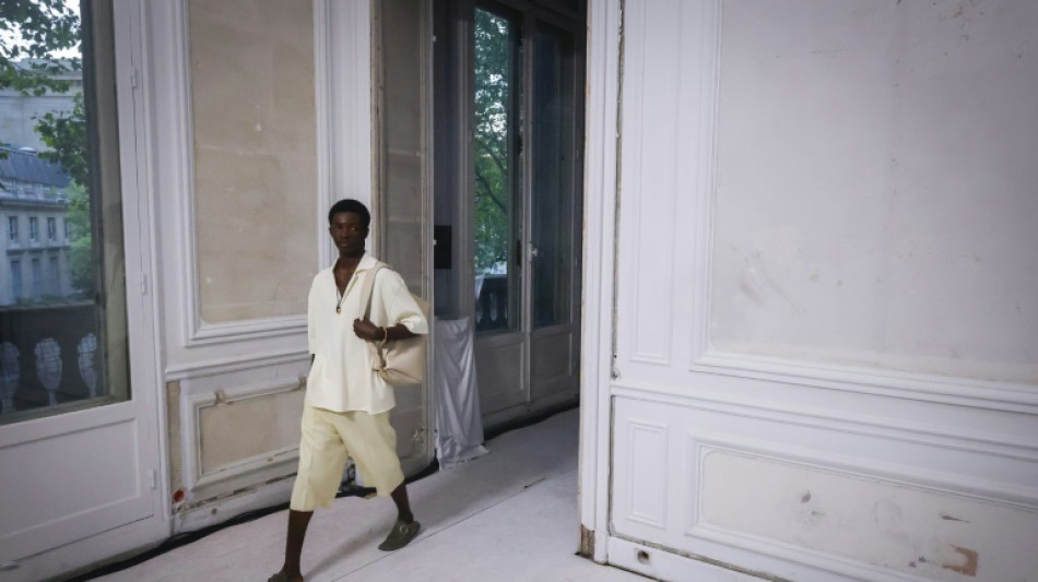 Zuecos, gorros campanudos y trajes con shorts, tendencias de la moda masculina en Par&iacute;s