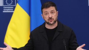 Zelensky, '10 morti in raid russi, Putin umilia la pace'