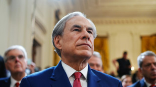 Il governatore del Texas ordina l'arresto dei dem assenti