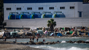 Quelque 1.700 migrants transf&eacute;r&eacute;s des plages de Ceuta vers le port de l'enclave espagnole