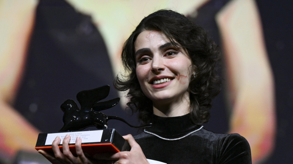 Marzban, dedico premio a Venezia a donne dell'Iran, un giorno nostro sogno si avverer&agrave;