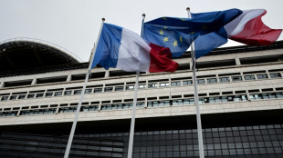S&P rebaja la nota de Francia por dudas sobre su control del d&eacute;ficit