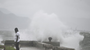 Poderoso furacão Melissa está prestes a tocar o solo na Jamaica