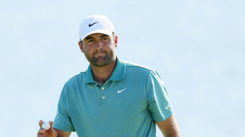 No.1 Scheffler makes late charge to grab PGA lead 